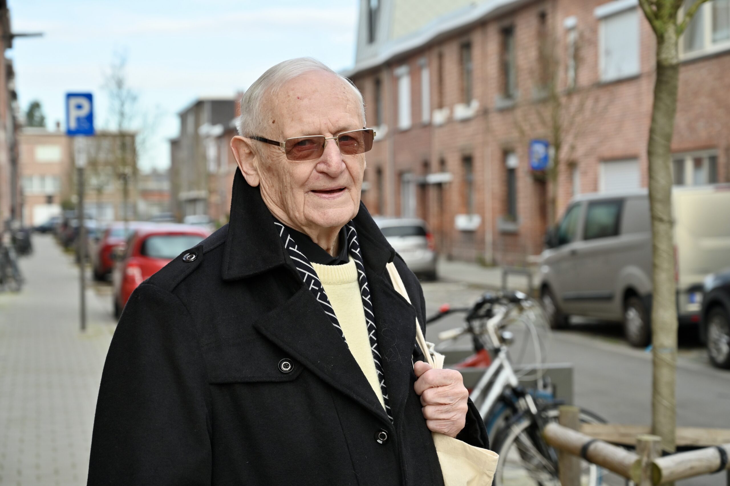 91-jarige gepensioneerde postbode Stan Lauwers nog steeds ‘op ronde’