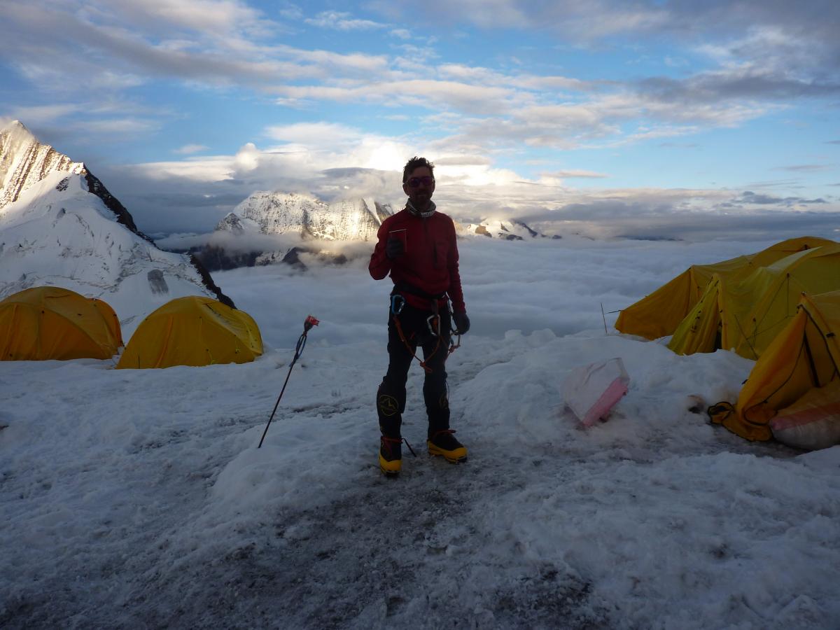 Filip klimt 8163m naar de Top van de Manaslu in Nepal