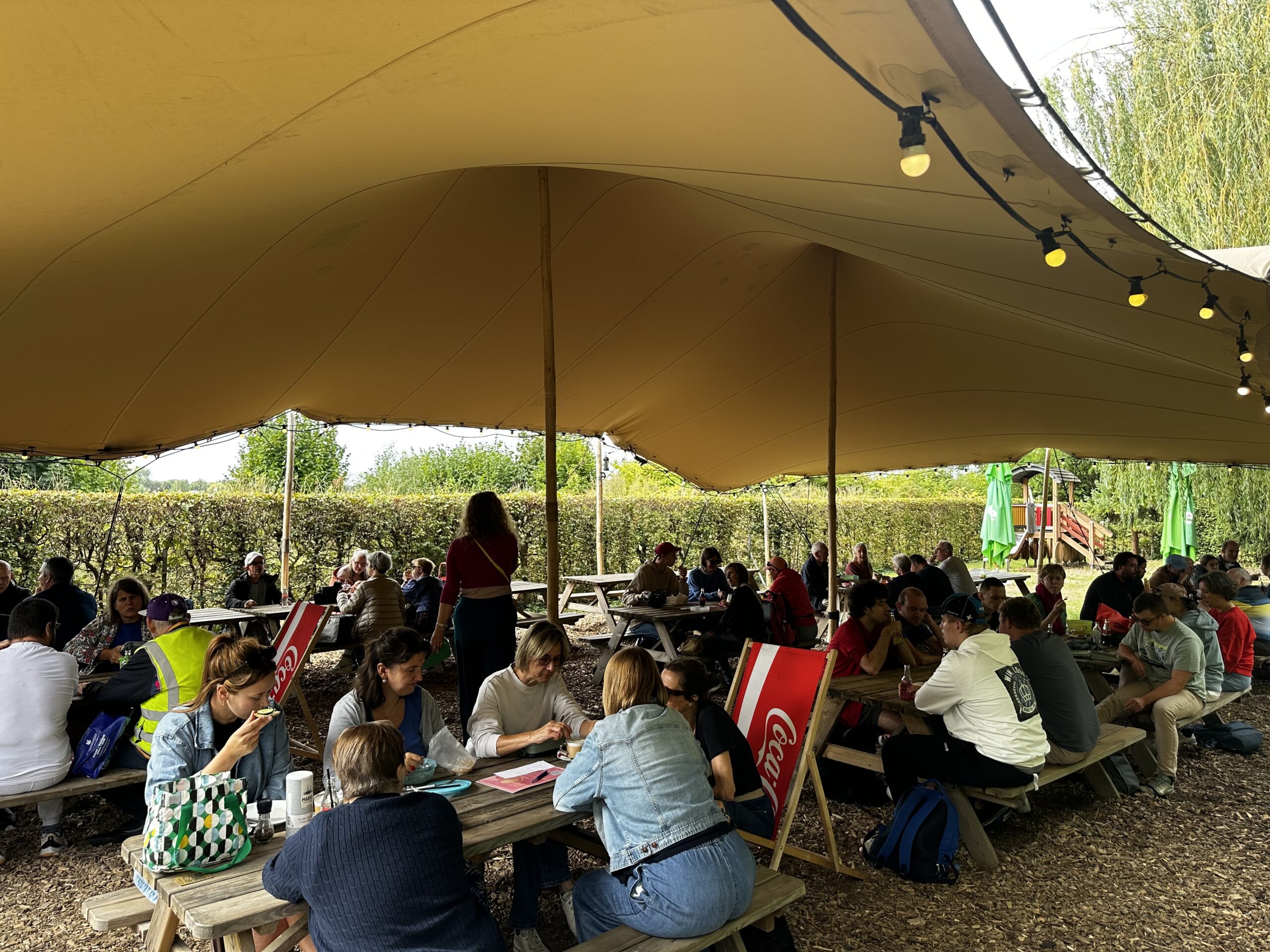 Pegode Luncht brengt de hele Pegodefamilie samen in Niel
